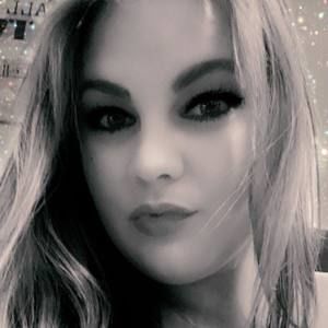 Meet your Posher, Yenia